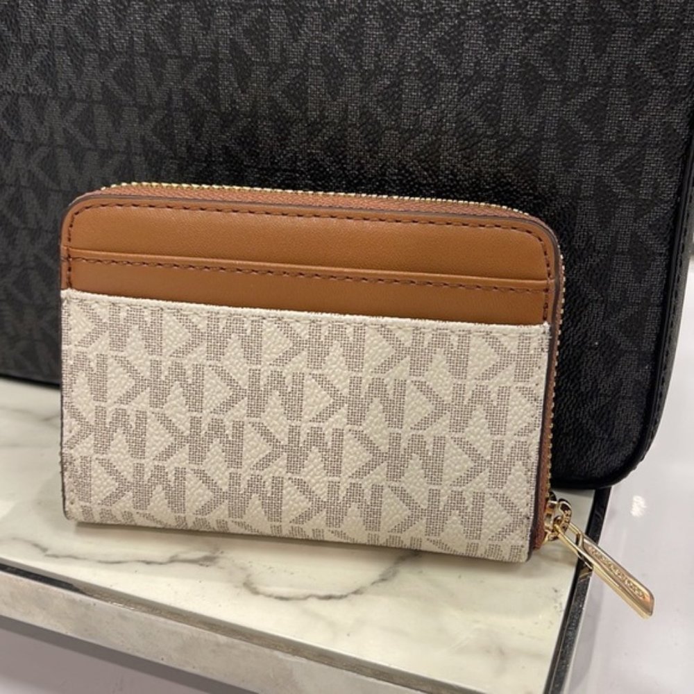 Michael Kors Jet Set Travel Medium Zip Around Card Case Vanilla NWT - Picture 4 of 16